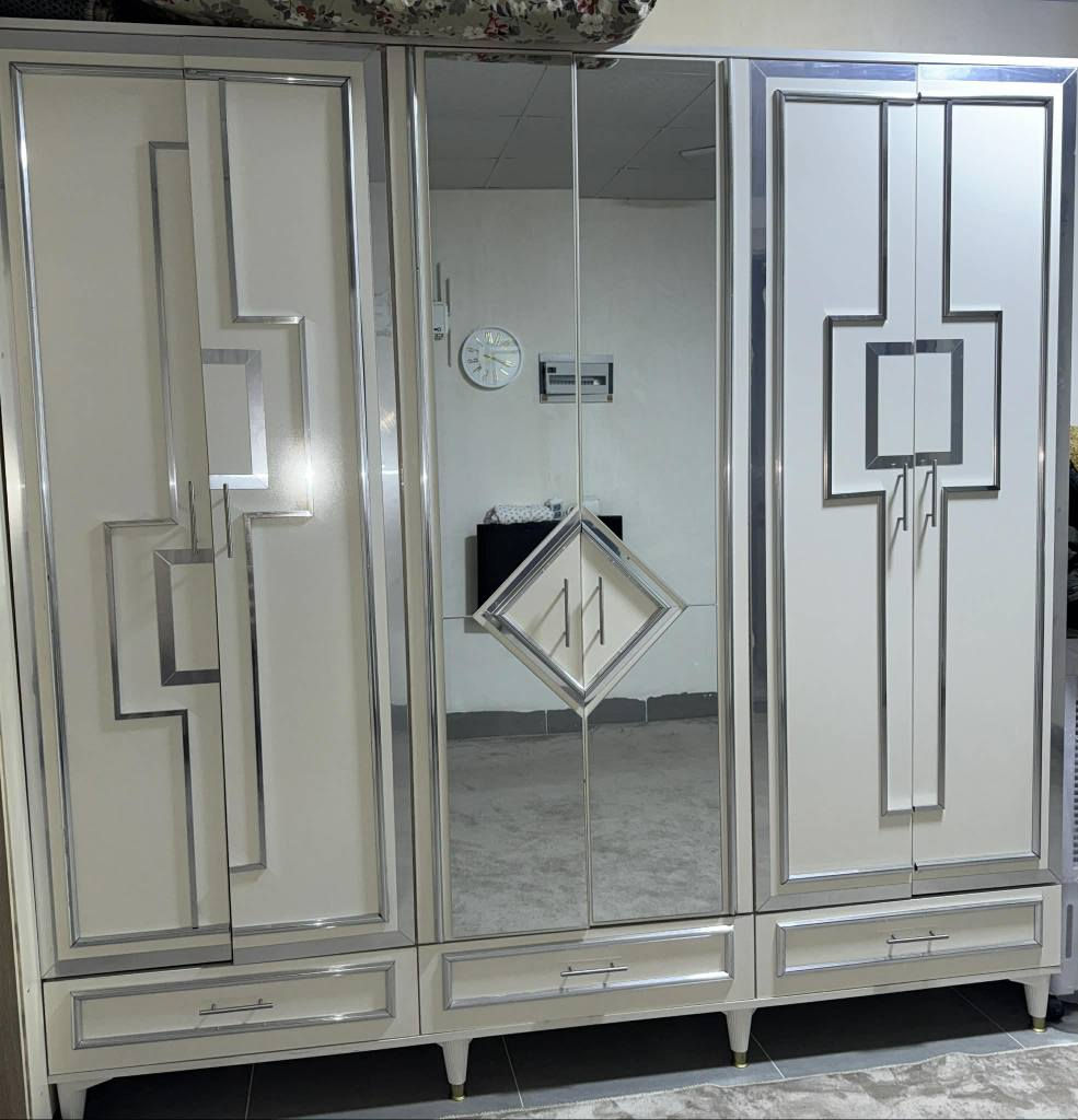 مەعرەزی تورکی  بۆ فرۆشتن ٢ مانگە کڕدراوە وەک لۆک وایە ڕەنگی کریمی بەرزی ٢٢٥سم پانی ٢٣٠ قوڵی ٤٥ 
٣٣٠ هەزار و معامەلە شوێن سلیمانی السليمانية, العراق


**إذا كنت صاحب هذا الإعلان وتريد حذفه لأي سبب، رجاءا أرسل رسالة إلى الدعم الفني**