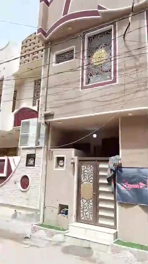 للبيع 50 متر طابقين ركن قريب حولي الزوار مباشر
يصلح حسينيه او سكن موقع مباشر عل حولي الزوار 
بناء طابوك يحتوي على استقبال وصاله ومطبخ وصحيات داخليه وصحيات خارجيه وطارمه ومنور 
الطابق الثاني غرفتين نوم وصاله وصحيات وسطح 
سند 25 ومكاتبه مع صاحب الأرض وقرار محكمه 
كافه الخدمات تبليط ماء مجاري وكهرباء 
البيت سعرة مناسب جدا 
*********** واتساب
