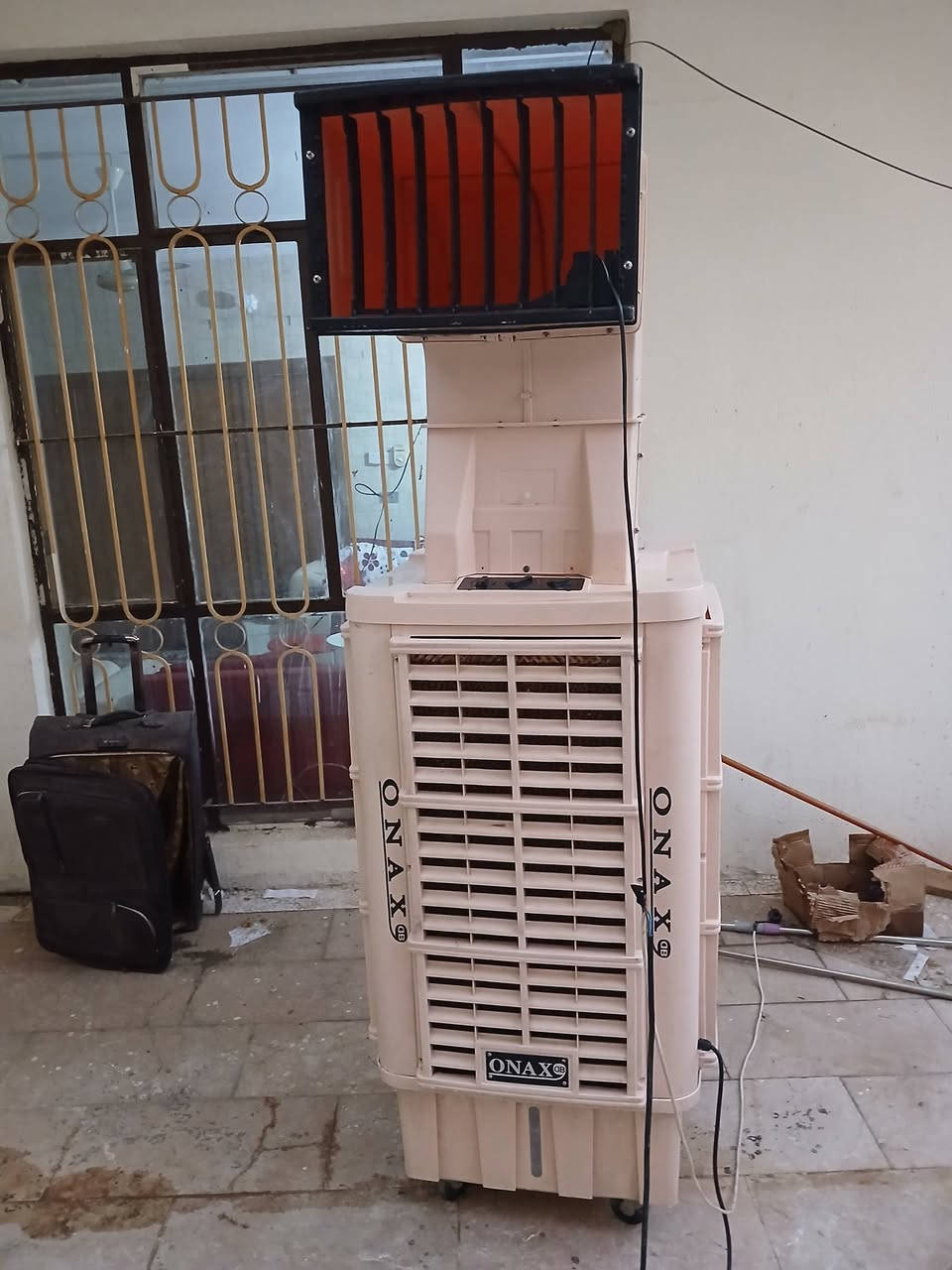 مبردة نوع اوناكس باب اول مستخدمة موسم واحد سعرهافي المحلات ٤٥٠الف معروضة ب٢٥٠الف العنوان كربلاءحي الضباط موبايل ***********@
