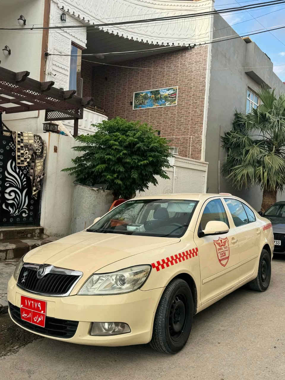 سکۆدە ٢٠١٣ مەکینە ٢٠ ی جیتە 
یەك جاملغی ڕەش
٣ جێ بە بست هەیتی زۆر کەمە 
بێ ژۆرێ بێ ئیرباگ بە شەرت 
تا بڵێی خاوێنە جائیزە 
0750 406 73 82 أربيل, العراق
