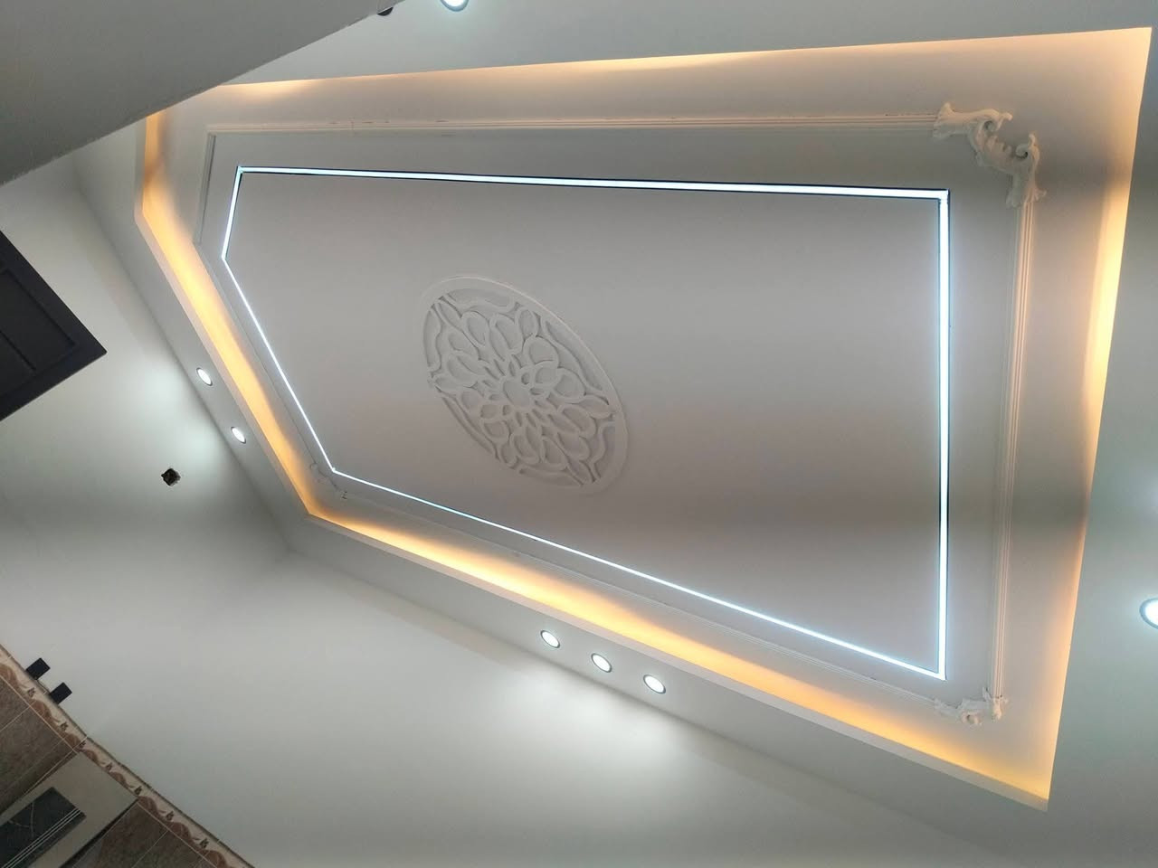 السلام وعليكم خلفه جبس بورد متفرغ
واتساب ***********
