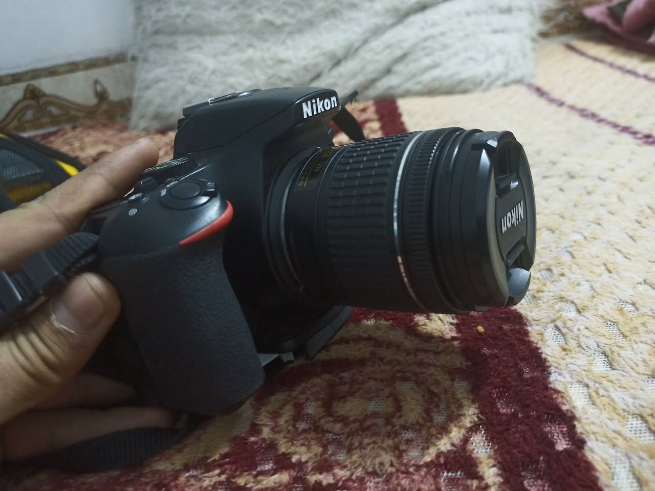 السلام عليكم كاميرا نيكون 5600 نضيفه استخدام شخصي بسيط للبيع شرط شترها قليل لان استخدام بسيط الملحقات الي بالصوره كلها وياها سعرها 700 وبيها مجال للشراي مكاني ديوانية الحمزه الشرقي
‏عدسة رياضي 70-300
‏عدسة واسعه
‏ستاند 
‏3 بطاريات
‏شاحنه ثنائي وخارجي
‏وجنطه 
‏وفلاش 
‏وحتى كارتونها بعده موجود ***********
