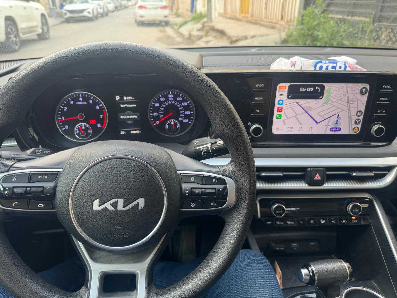 🚗 للبيع: KIA K5 LXS موديل 2023 - بحالة جيدة جداً🚗
لأصحاب الذوق والتميز، متوفرة الآن كيا K5 فئة LXS سيارة توب بالنظافة والمواصفات، وجاهزة للاستخدام.
🔹 المواصفات الفنية:
• المحرك: 1600cc Turbo (اقتصادي وقوي جداً).
• ناقل الحركة: 8 سرعات.
• الممشى: 40 الف ميل فقط 
• الوارد: أمريكي.
🔹 المواصفات الخارجية والجمالية:
• اللون: فيلي ملكي مميز.
• الداخلية: مخمل أسود بتصميم رياضي.
• العزل: دبل جام (عازل للضوضاء والحرارة) لراحة تامة أثناء القيادة.
🔹 الأنظمة والتقنيات:
• أنظمة الأمان: رادار أمامي، نظام تحديد مسار، نظام النقطة العمياء.
• التكنولوجيا: شاشة كبيرة تدعم Apple CarPlay و Android Auto 
• الراحة: تشغيل عن بعد، بصمة أبواب، فتح الصندوق الذكي
🔹 حالة السيارة:
• السيارة نظيفة جداً (أشبه بالجديدة).
• الضرر: تبديل بنيد مع جاملغ الايمن فقط (بدون أي لغد أو حادث داخلي).
• ⁠مع وجود طخة بسيطة في الجاملغ الخلفي الايسر
• الايرباكات: سليمة 100% (بدون ايرباك).
• الرقم: بغداد (التحويل ثاني يوم مباشرةً).
💰 السعر: $15،000 (شدة و 50 ورقة) - 
📍 الموقع: بغداد - الدورة / حي الكفاءات.
📞 للتواصل والاستفسار: ***********
