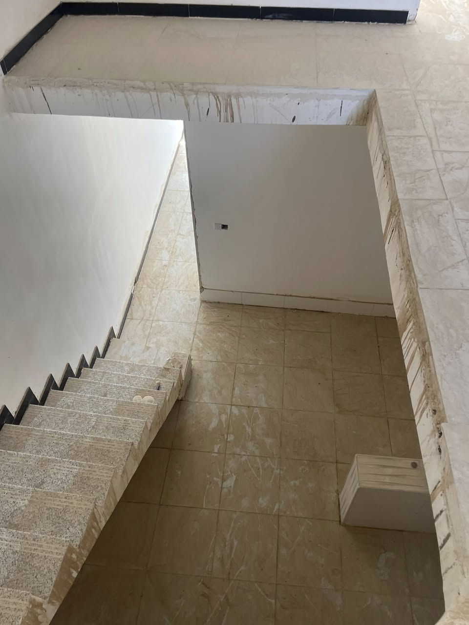 🏠 / البيت للبيع مساحه100متر طابو صرف
واجهه 5/ نزال 20. 

🧱 بناء حديث درجه أولى  

الطابق الاول/ مطبخ . أستقبال . هول . غرفتين. مجمع صحيات 

الطابق الثاني / غرفتين نوم وصحيات 

🌎 الموقع/ شارع 80 حي الشهداء بضهر مسشفى المستقبل

للأستفسار أكثر مراجعة مكتب المدار المقاولات العامه 
شارع 80 كربلاء اسماك الشجري  .. مقابل أستدارة سونار السلطاني  
‏‎***********/علي زيكو
‏‎***********/ علي زيكو
