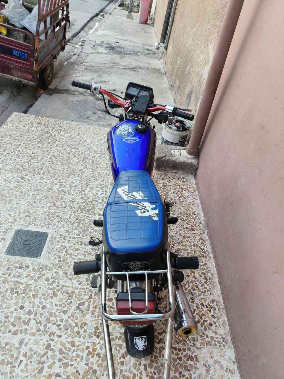 سلام عليكم ماطور البيع موديل20كلشي شقال 
مفتوح مبدل وارات فقط ماطور نضيف فول وزن ثقيل 
منفيس موجود كهربايت شقال سعرو 470 وبي مجال قليل عنوني حي الكرامة موصل رقم ***********
