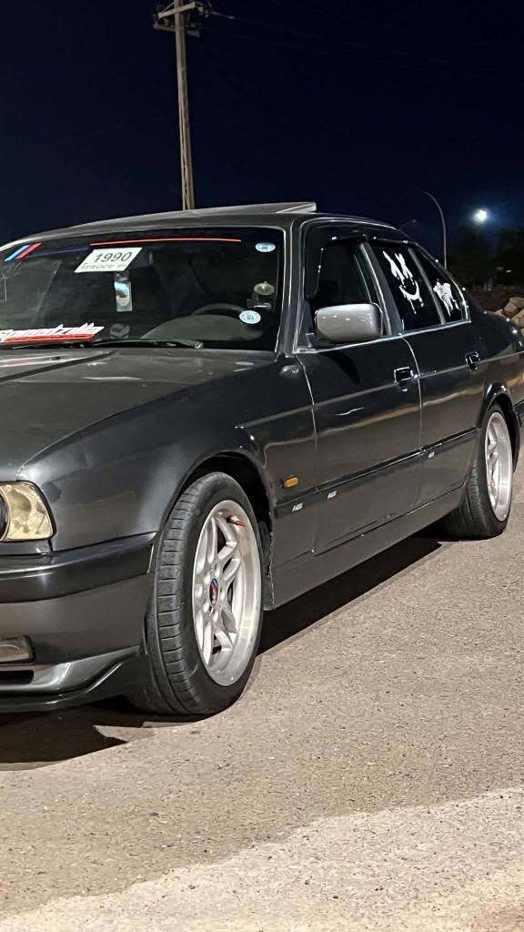 سلام عليكم بي ام 525i اصل بليته مصبوغه عام رقم شمالي محرك كير صدر شرط تبريد شغال 
محرك مسكر فانوس 
 تخم تاير سنويه لل 31 سياره باسمي تحويل ثاني يوم الا ستفسار *********** بغداد, العراق
