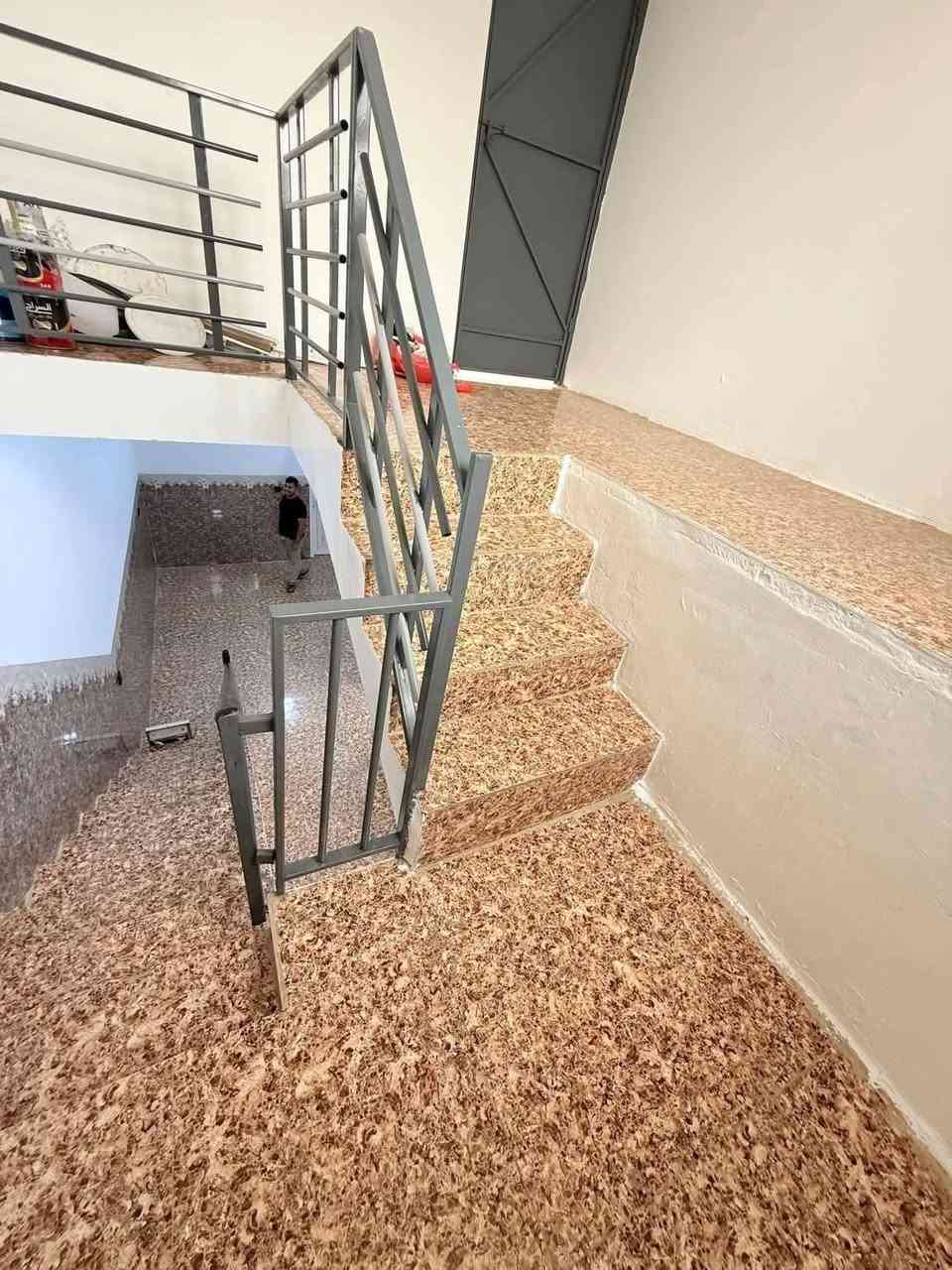 دار للبيع موصل حي الانتصار شارع 60 مقابل المستوصف قرب مدرسة ماريه القطبية جيهة  الميثاق سند طابو شرط التحويل او قرار تمليك المساحه 125مترالواجه 6وربع غرفتي نوم وهول ستقبال مطبخ مشتملات سيراميك السعر 77مليون وبي مجال قليل مكتب ابو عدنان شارع 60 مقابل مول سنتر الانتصار مباشر رقم الهاتف *********** رقم الهاتف ***********
