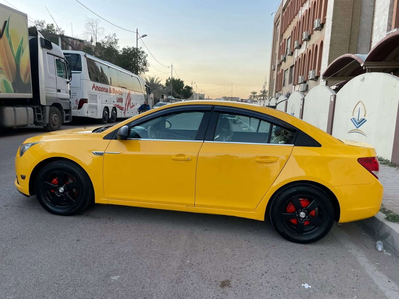 السلام عليكم للبيع فقط شوفريلت كروز 2012 محرك ١٨٠٠ المرغوب كير اوتماتيك ٦ نمر رقم بغداد وارد امريكي ضررها باب الخلفي مصلح نفسه بدون تبديل بجم كبس تخم تاير جديد وباتري جديد ادامه كامله اي عطل مابيها بحيث السيرفس طافي تبريد ثلللج صدر خلفي امامي جديد شاشه تاب كامره تحكم ستيرن مدوشم ارضيه وسقف ويل كب بلادي السياره جاهزه من كل شي ونفس الصور الف ماينصرف عليها اي شي غير الصور اتعاتبني السعر 83 مكاني
البصرة شط العرب وهذا رقمي ***********
