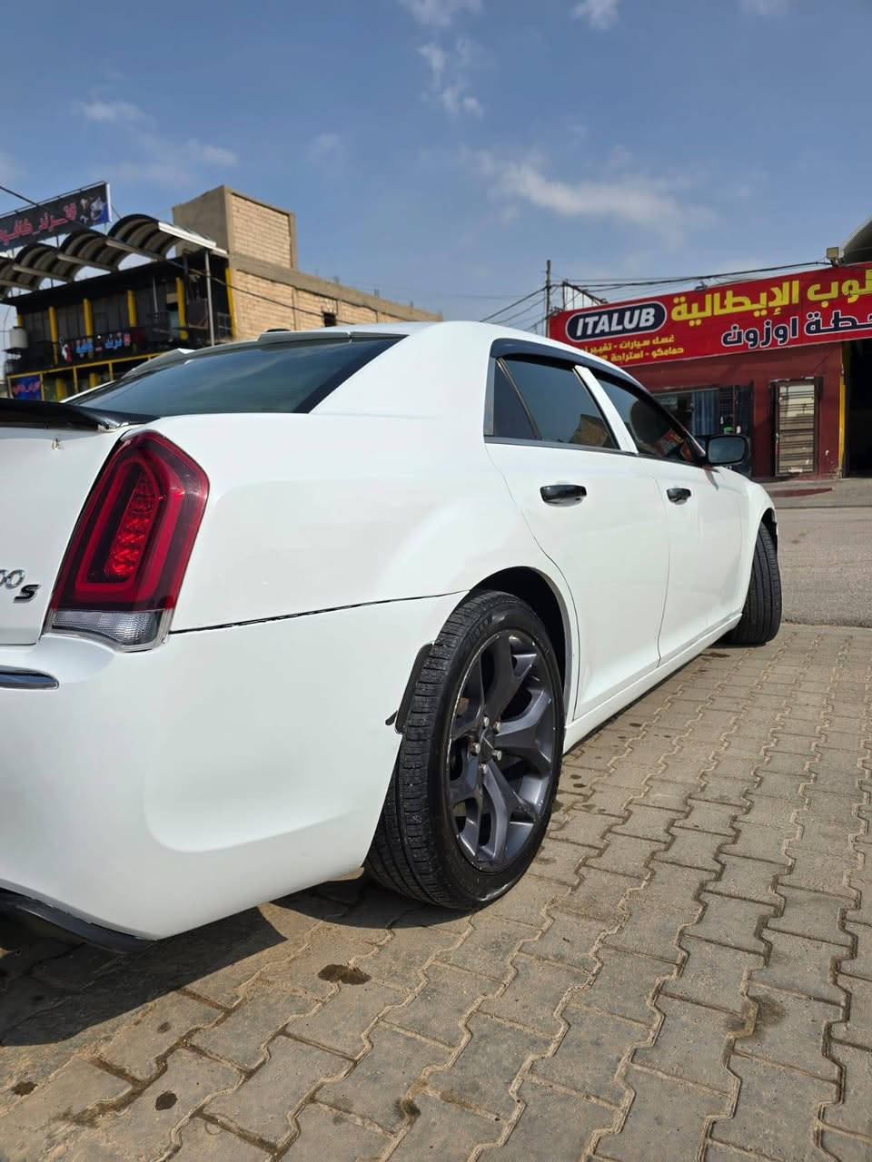 السلام عليكم أوباما s300  للبيع موديل ٢٠١٣ رقم نكليزي جديد مداور مباشر سياره محدثه ٢٠٢٢ بجم عريض حادث سياره لغد أمامي فقط بدون شاصي حادثه كلش حلو الون ابيض حداديه جديده معنى الكلمة جديده كلش  كير مكينه جدد بلكارتون  تخم تاير اصلي جديد ويل كب حجم ٢٠ تبريد ثلج  موصفات السياره  s300 معروفه موصفاته فول من عده فتحه كشن حضن جلد تبريد قطعتين سياره ستخدام شخصي جديده ولا مشغله خط حلوه وجاهزه معنى الكلمة السعر ١٤٧ مع مجال بصيط مكان سياره الديوانيه رقم الهاتف ***********
