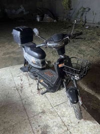 دراجة شحن خمس بطاريات للبيع جديده قبل شهر و نص اخذتها تمشي 30 كيلو بل ...