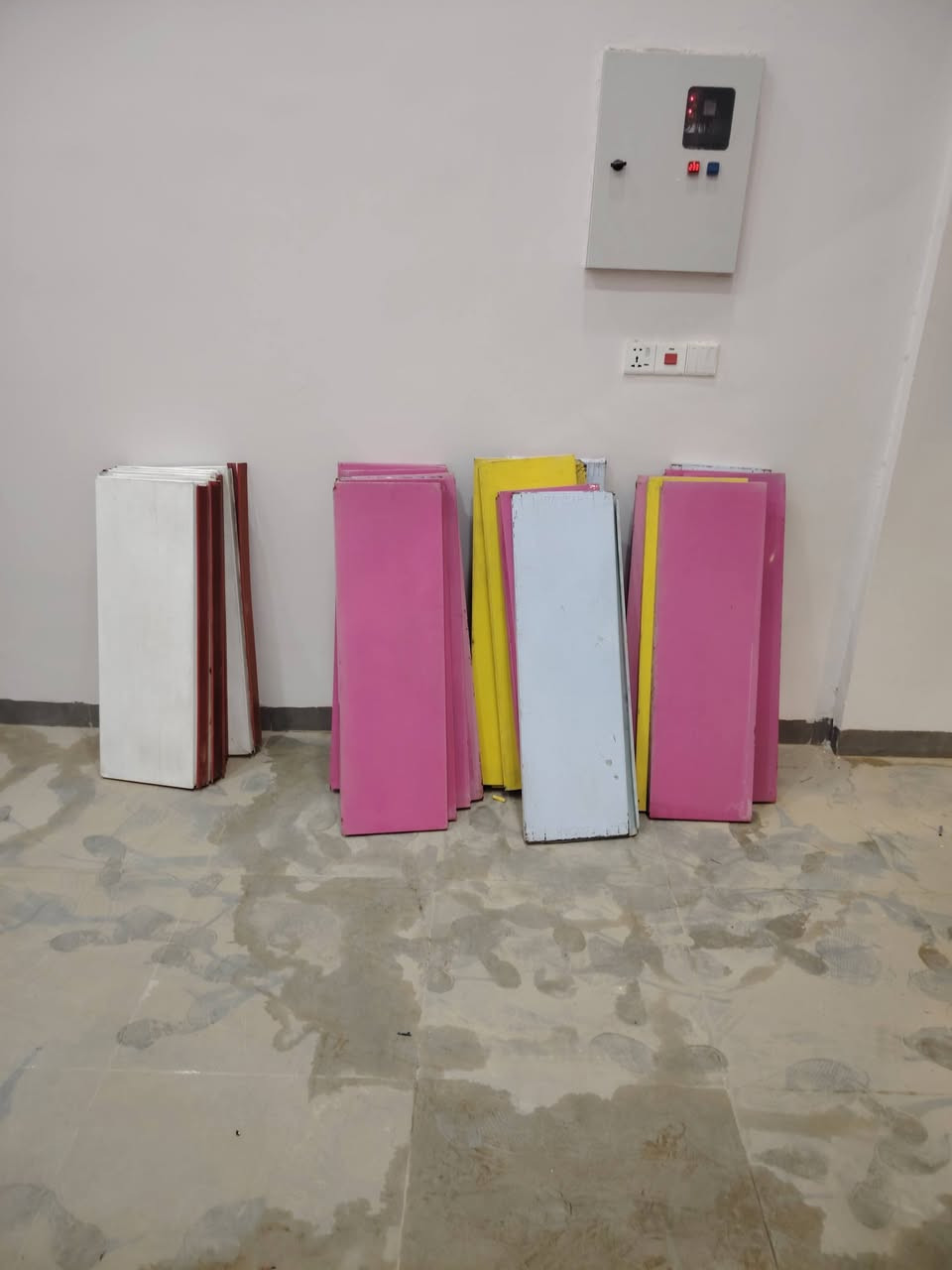 السلام عليكم رفوف لبيع ابيع شلع عدد السوري 27وعدد التركي 8 التواصل على الرقم ***********
