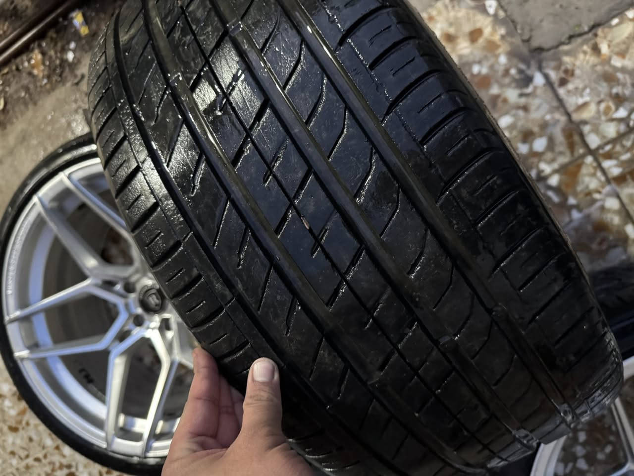 السلام عليكم
ويالة روهانا حجم عشرين استيراد احمد و رمزي نظيفات بس ويل واحد ينفس هوا بي فطرين صغار ما مصلحات و ويا تخم تاير نكسن نظيفات مثل ما موضح بالصور السعر المطلوب ٦٥٠ الف
المكان بغداد 
الشراي يدز خاص و شكرا جزيلا


**إذا كنت صاحب هذا الإعلان وتريد حذفه لأي سبب، رجاءا أرسل رسالة إلى الدعم الفني**