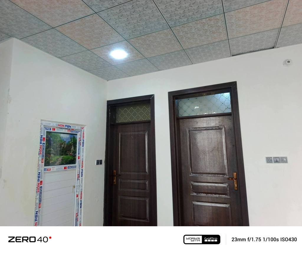 دار للبيع المساحة 200طابقين درجه اولى
بناء جديد طابوك جمهوي صب كونكريت اساس وسقف جسور  الع-------------------------------------------------------------------------
​💎 [نوع العقار: دار طابو زراعي  ] 💎
--------------------------------------------------------------------------
​📍 الموقع : [النجف الاشرف / مقابل ملحق قريه الغدير عله شارع المطار مقابل جسر الشهداء عمود 100 ]
--------------------------------------------------------------------------
​📏 المساحة الكلية: 200 متر طابقين  ]
--------------------------------------------------------------------------
​🏡 المواصفات الرئيسية: 
يتكون من : طابقين
 غرفة نوم 4➕ إستقبال ➕ صاله2➕ مطبخ ➕ 
مجموعات صحيه3
--------------------------------------------------------------------------
​🌟 مميزات الدار : [: خلف الشارع العام الرئيسي ⚡ ➕ بناء الدار هندسي حسب المواصفات #العالميه 🌍🌐 ➕ الدار  يبعد عن المجسر 150متر ]
--------------------------------------------------------------------------
​💰 السعر المطلوب: [ 150مليون / "قابل للتفاوض"]
--------------------------------------------------------------------------
​📞 للتواصل والمعاينة الفورية:
​[*********** /*********** واتساب 

--------------------------------------------------------------------------
عندك بيت او عرصه وتريد تبيعهه راسلنه واتساب
