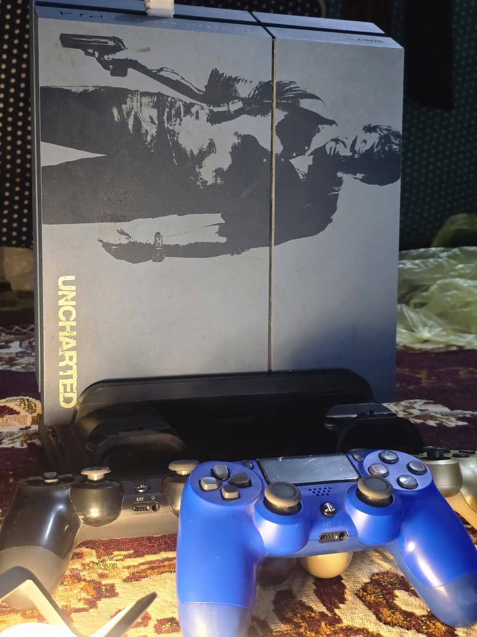 بلي 4 فات مهكر نص تيرا نضام 9 مامفتوح جهاز نضيف كلش 
(((((ملحقاته)))))) 
يده جديده تجاري 
يده اصلي 
يده اصلي 
قاعده تبريد للبلي + شحن يدات بنفس القاعده 
بي 7 العاب قويات 
كريتوس جزء 4 
جي تي اي 
مافيه 1 
مافيه 2 
بيس 21 
توينكز تو 
سعره 
(((235)))  وبي مجال قليل 
مكاني نجف حي النداء 
***********
