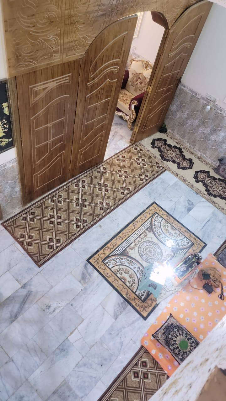 السلام عليكم بيت للبيع المساحه 200م طابو زراعي سند 25 متوفره كافة الخدمات يحتوي على اربع غرف نظام سويت وصاله وأستقبال ومطبخ وصحيات داخليه وخارجيه وطارمه بناء حديث العنوان كربلاء طويريج على السنيه مباشرتآ على الشارع التبيلط خلف حي الكردي السعر اتصال 
***********
***********
