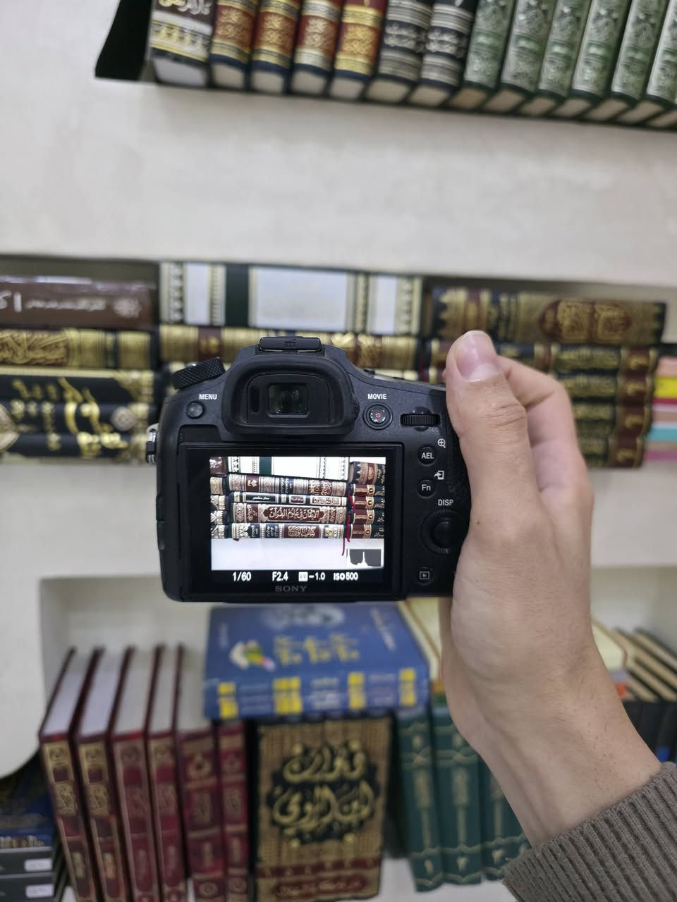 للبيع كامرة سوني RX10 iv
تفيد مصوري البرية والحيوانات والرياضات والمسافات البعيدة 
عدسة ثابتة منها وبيها
أخذتها بمليون و٩٠٠ 
للبيع بسعر ١٦٥٠ 
مع ٥ بطاريات 
شاحنتين 
ورامين 32 كيكا 

للطلب والمراسلة 
***********
