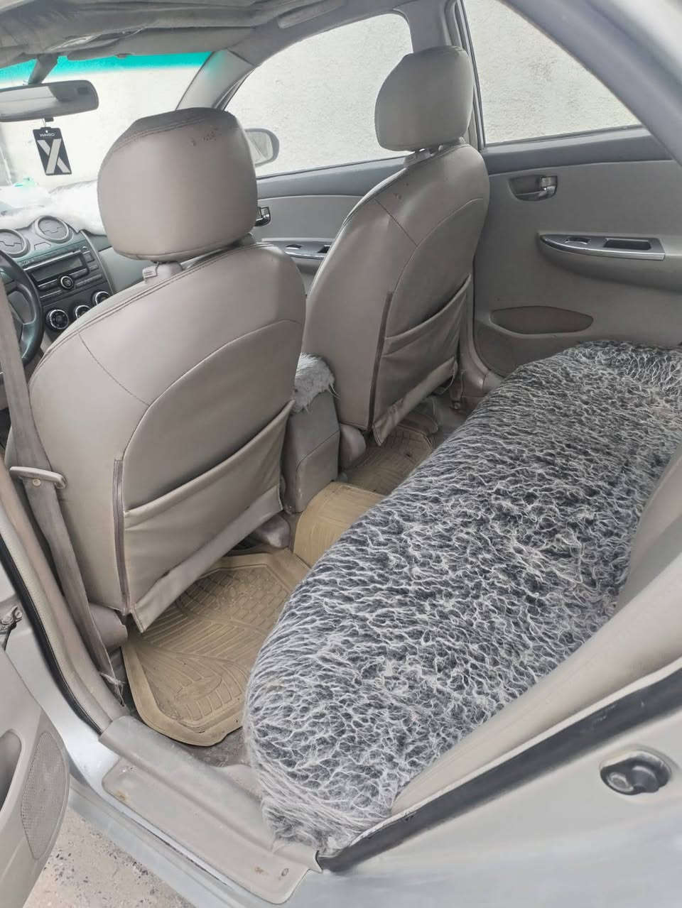 سلام عليكم سياره نوع بيوايدي موديل2013 فول مواصفات واحد عل واحد بصمه فتحه تحكم ستيرن جهة مكفوله منوالحادث والضربه والتبديل والفتح بيه شخوط بس كفاله كير مكينه حداديه تخم تاير تبريد تدفىه تبريد ثلج شاير بل مري بيه صبغ بس العنوان كربلاء السعر 39وبيه مجال حك الجيه شي بسيط الهاتف ***********مامتواجد عل فيس بيع فقط
