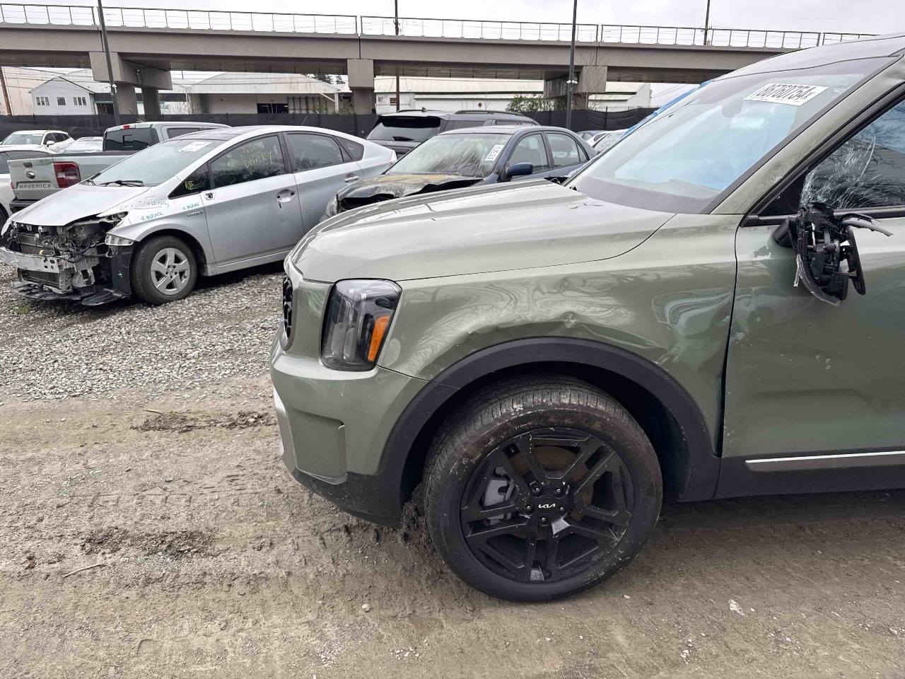 السلام عليكم كيا تلورايد 2023 حادثه موضح بالصور لون مميز
مرقم بابل مال شهداء 
ماشيه ١٥ ألف 
***********
