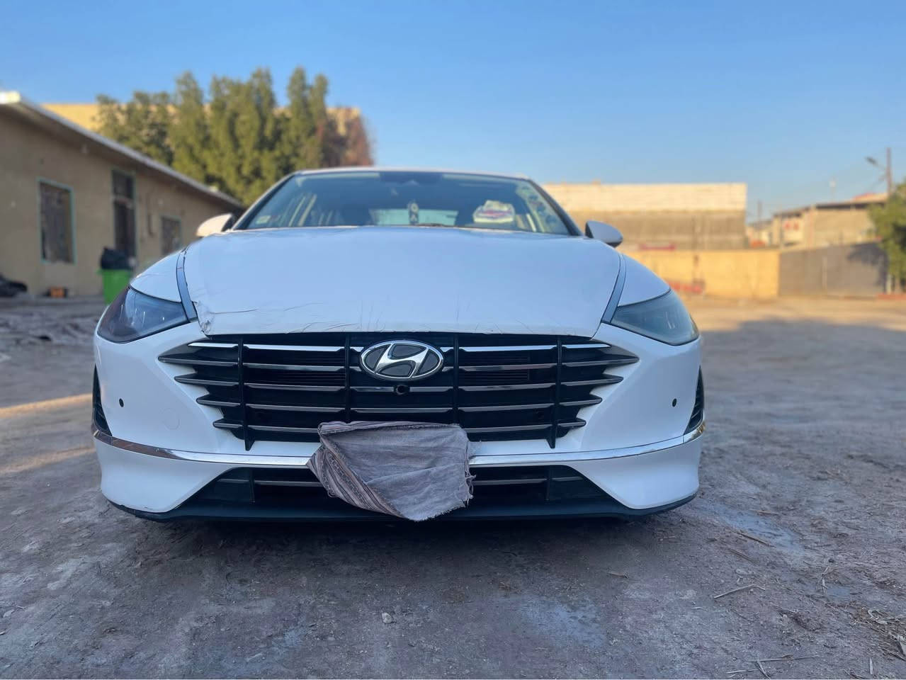 سوناتا للبيع مديل 2021 
وارد امريكي رقم بصره معوقين وكالهً عامه 
صور حادث بل منشور فقط 
حادثه بمريكا بدون ايرباك ولا دواخل 
محرك 2500 . 
مواصفات.  
كير دكم 
رادارات اماميه خلفيه جانبيه 
نقطه عمياء 
قياده ذاتيه 
دخول ذكي 
كروز مثبت سرعه 
شاشه كبيره 
هند بريك كهربائي 
لد امامي خلفي 
اشاير بل مري 
كامره دواره. 
اربعه انضمه قياده 
اوتو هولد 
تدفئه مقاعد 
السعر 155/ وبيها مجال 
مكان بصره 
رقم الهاتف // *********** البصرة, العراق
