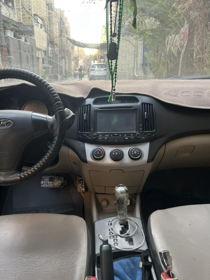 سلام عليكم الانتره 2009البيع خليجي مكينه 1600 دكشن عالي بيها طعجات قليله مكينه كير حداده كفاله السعر 95 بسمي رقم الهاتف ***********
