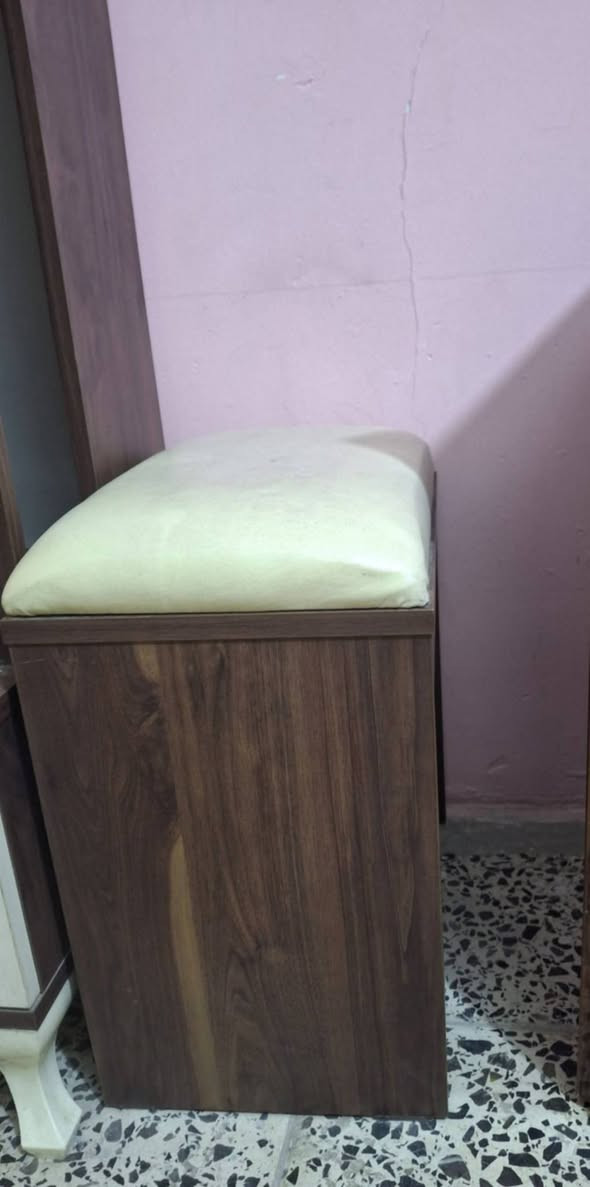 غرفه نوم تركيا ٨ قطع للبيع اتصل ***********
