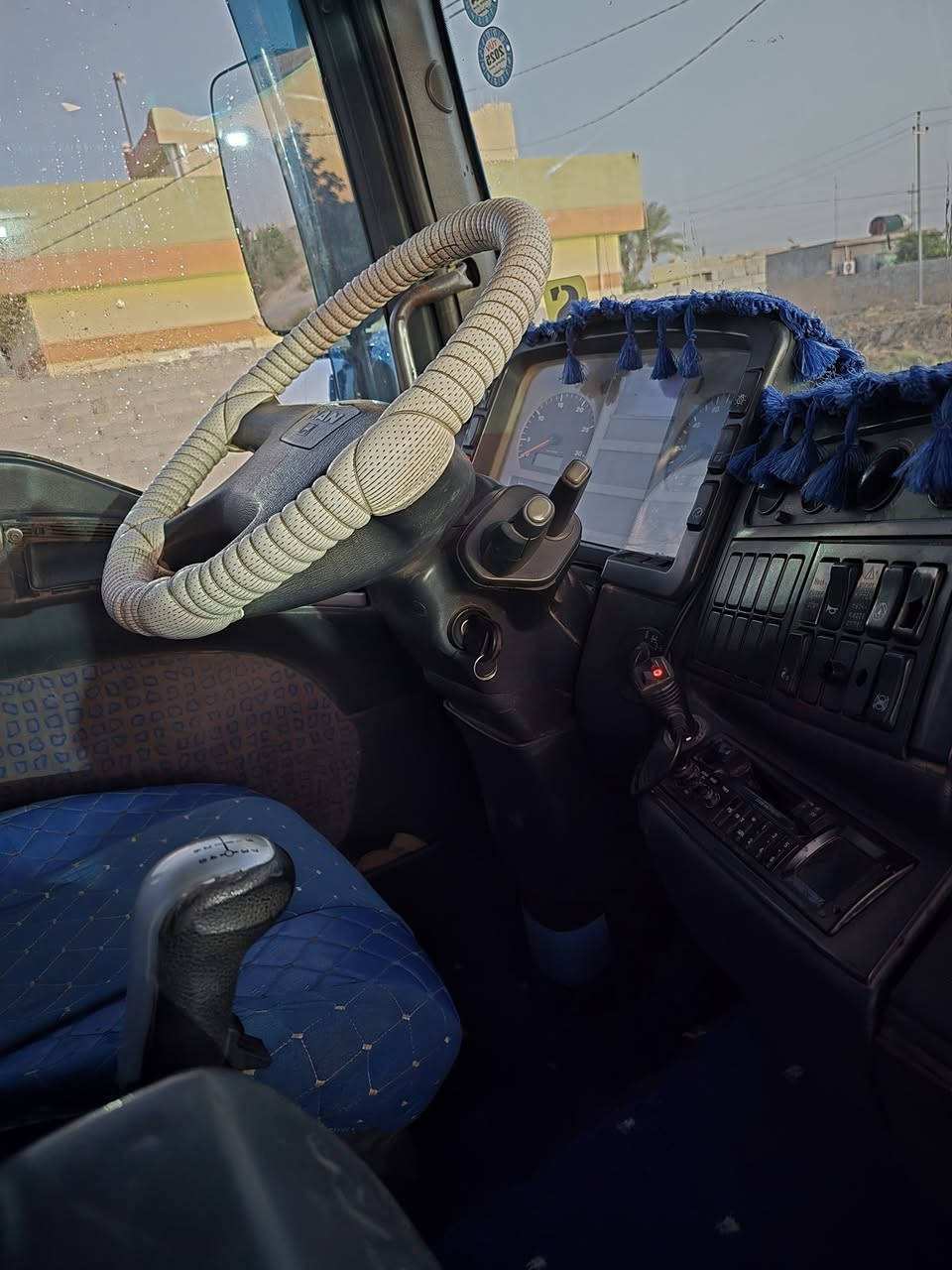 للبيع مان تيكه بلادي قلاب عكرب بلادي موديل ٢٠٠٣جاهزه للعمل تخم تاير تبريد بلادي بسمي ***********
