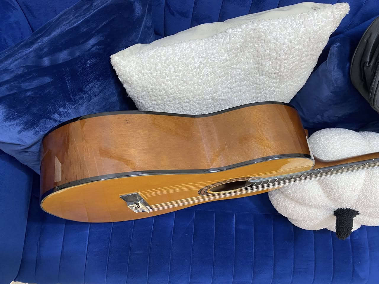 سلام عليكم للبيع كيتار  يوماها  C80 جديد ممستخدم نظافه  100‎%‎100 ويا جنطه جهاز احترافي وراقي بمعنا الكلمه وبلعافيه علياخذه  مكاني بغداد السعر 150 الف سعر نهائي استفسار  عل رقم ***********
