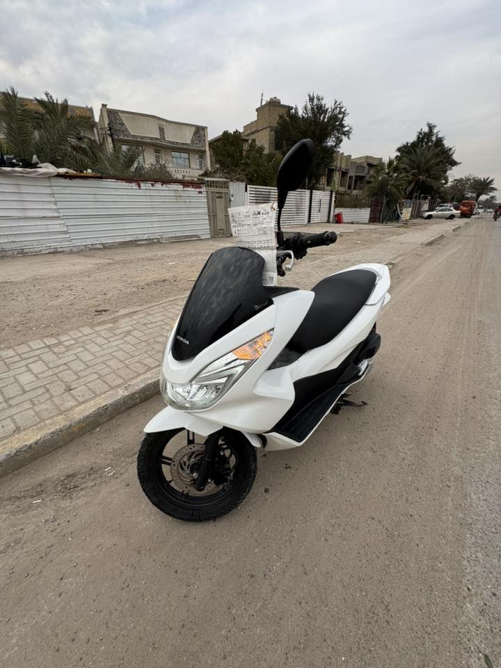 السلام عليكم للبيع بيسي اكس جيل الثاني ياباني اصل دراجة بحالة الوكالة  مكينة 150 مواصفات حساس استان وتدفئة بل يدات حساس زدحام  بيهة مكينة اشك الكاع  ورقة مزاد اليابان موجودة دراجة جداً حلوة واحلة من الصور السعر مليونين و 150 / 2150   العنوان بغداد البلديات رقم ***********
