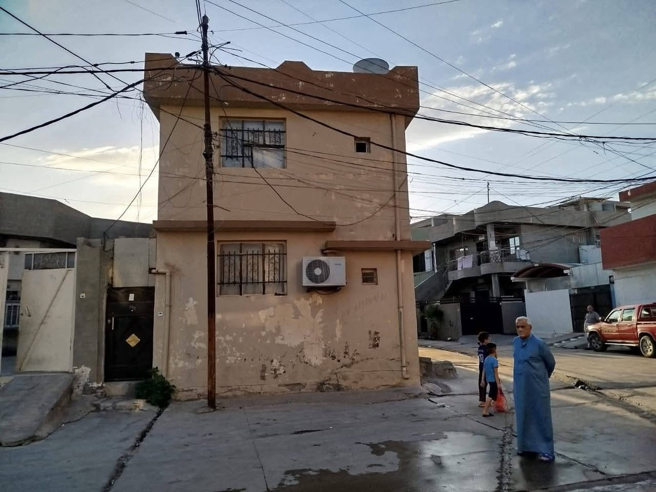 دار للبيع 171 متر طابو صرف 

عبارة عن  3 مشتملات   طابقين 

كركوك مصلى قرب جامع ملا عابد 

شارع جدا عريض

واجهة 7 مشتملين بيها مؤجر وارد 250 الف 

سعر 190 وبي مجال 

مناصفة هم يبيع عادي 

للاستفسار 
***********واتساب
***********فايبر
    عقارات گوڵان فی کرکوک
