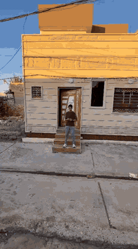 بيت ركن في حي القاهره قريب على جامع البريفكاني وقريب على شارع سوق حي القاهره وسايدين الشلالات المساحه ٧٥ م الدار طابق ونص يحتوي على غرفتين نوم مع استقبال ***********اسيا***********
