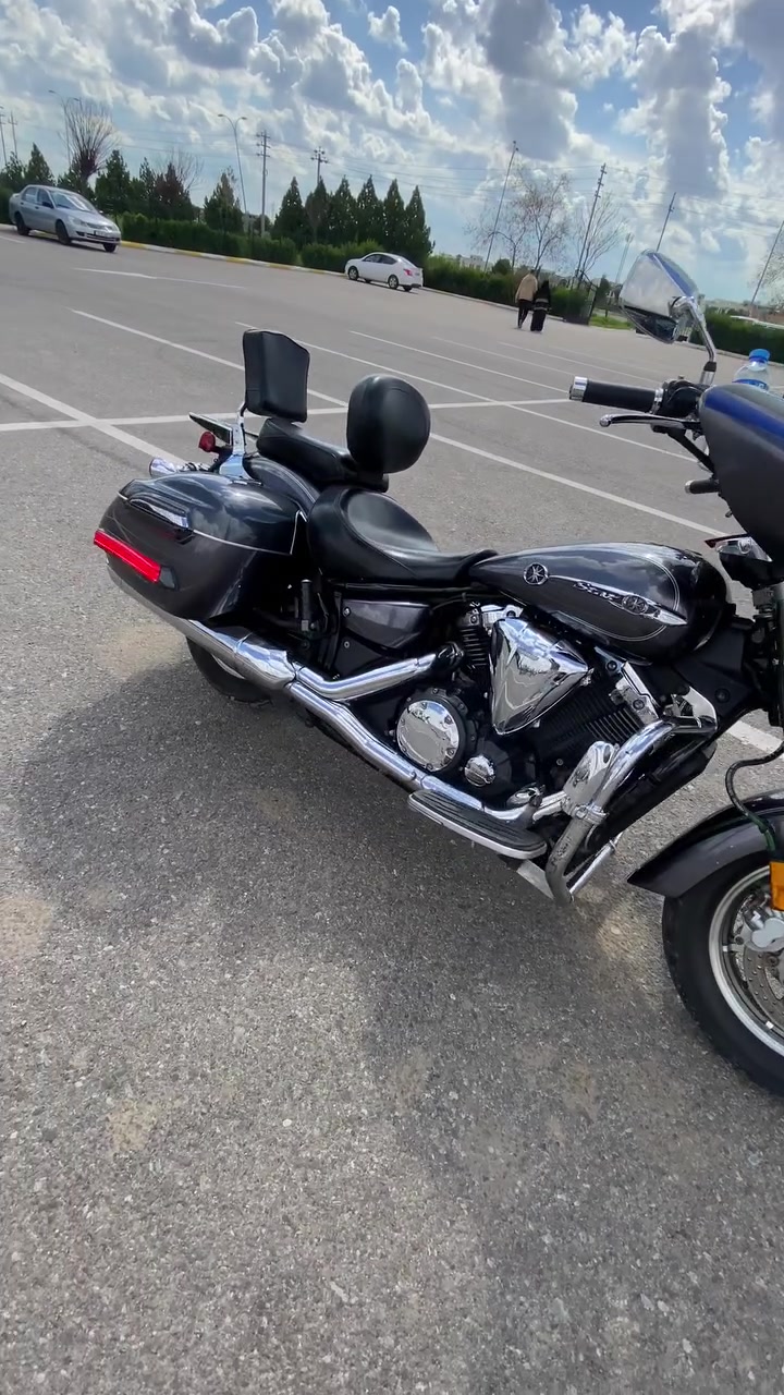 سلام عليكم
للبيع 
Yamaha V Star 1300 Deluxe 2014
فئة الديلوكس — أعلى فئة / الدراجه جديده مثل ماموضح بالتصوير مكانه اربيل 
/ بس الجاد بالشراء يتصل ***********
