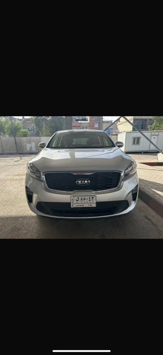 مواصفاتها
سورنتو رصاصي
وارد امريكي
٦ سلندر
ماشيه ١١٣ الف
حادثها باب السايق والخلفه تبديل اصلي نفس اللون 
سعرها ١٨ الف دولار 
للاستفسار الاتصال على الرقم او واتساب 
***********
