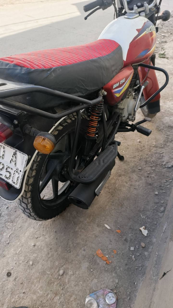 بوكسر 20 مرقم كاملة تحويل مباشر سعره مليون و350 مكفولة مكينه وشاصي وماشة ودبلات مكاني بعقوبة شارع الديري دراجه حلوه ونضيفه
*********** اتصل ودلل
