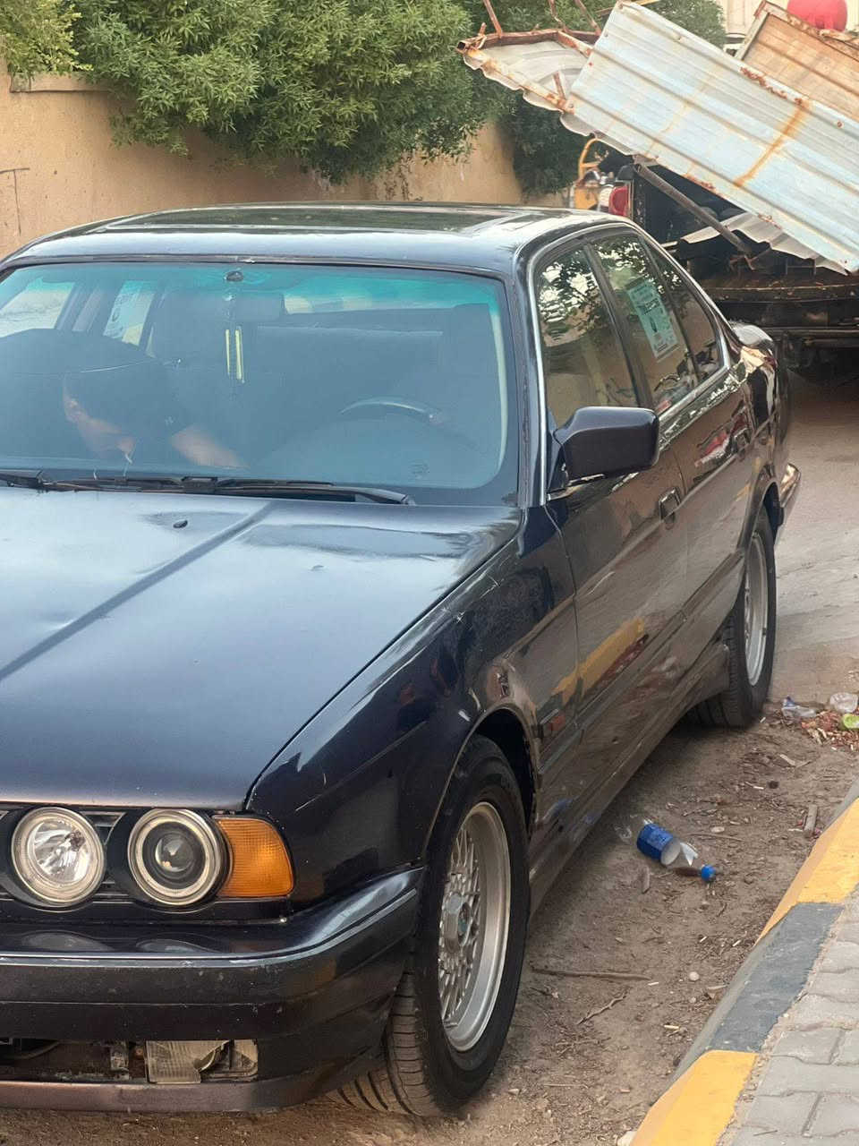 السلام عليكم شباب بي ام 535محرك بلادي سيارة نضيفه وحلوة حداديه تخم تاير تبريد موشغال سعرة ٤٨ وبيه مجال قليل مكان واسط الكوت قضاء الحي رقم صاحب السيارة ***********
