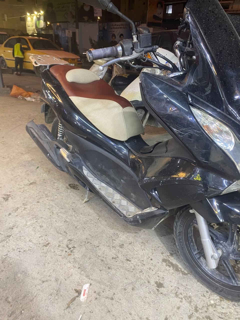 سلام عليكم الدراجه للبيع pcxالجيل لاول مكان البغداد وتصال على هذا الرقم ***********
