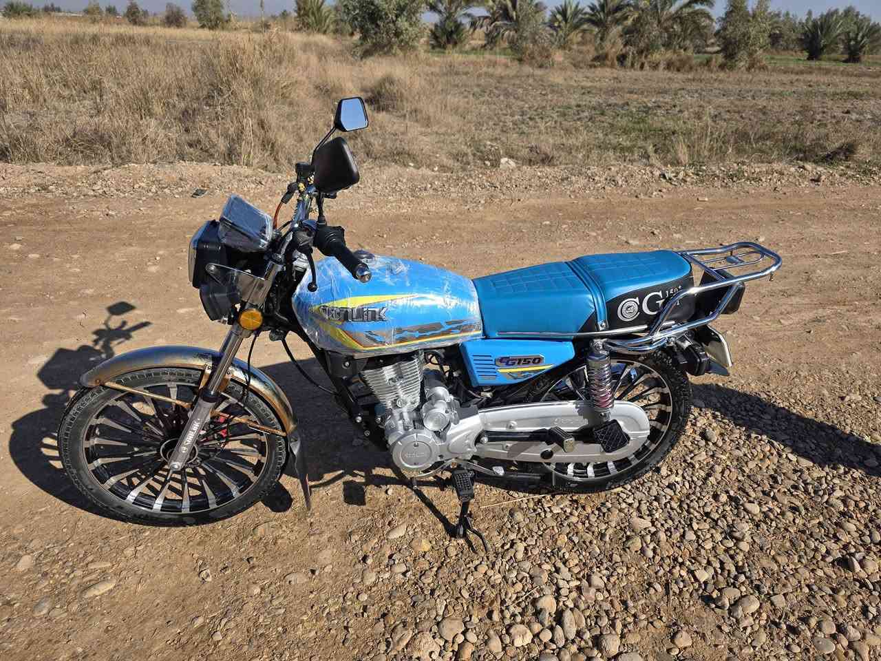 سلام عليكم درجة سيفان موديل 25 درجة ستعمال شهر السعر 825وبيه مجال مكان الدراجه الحديد ***********
