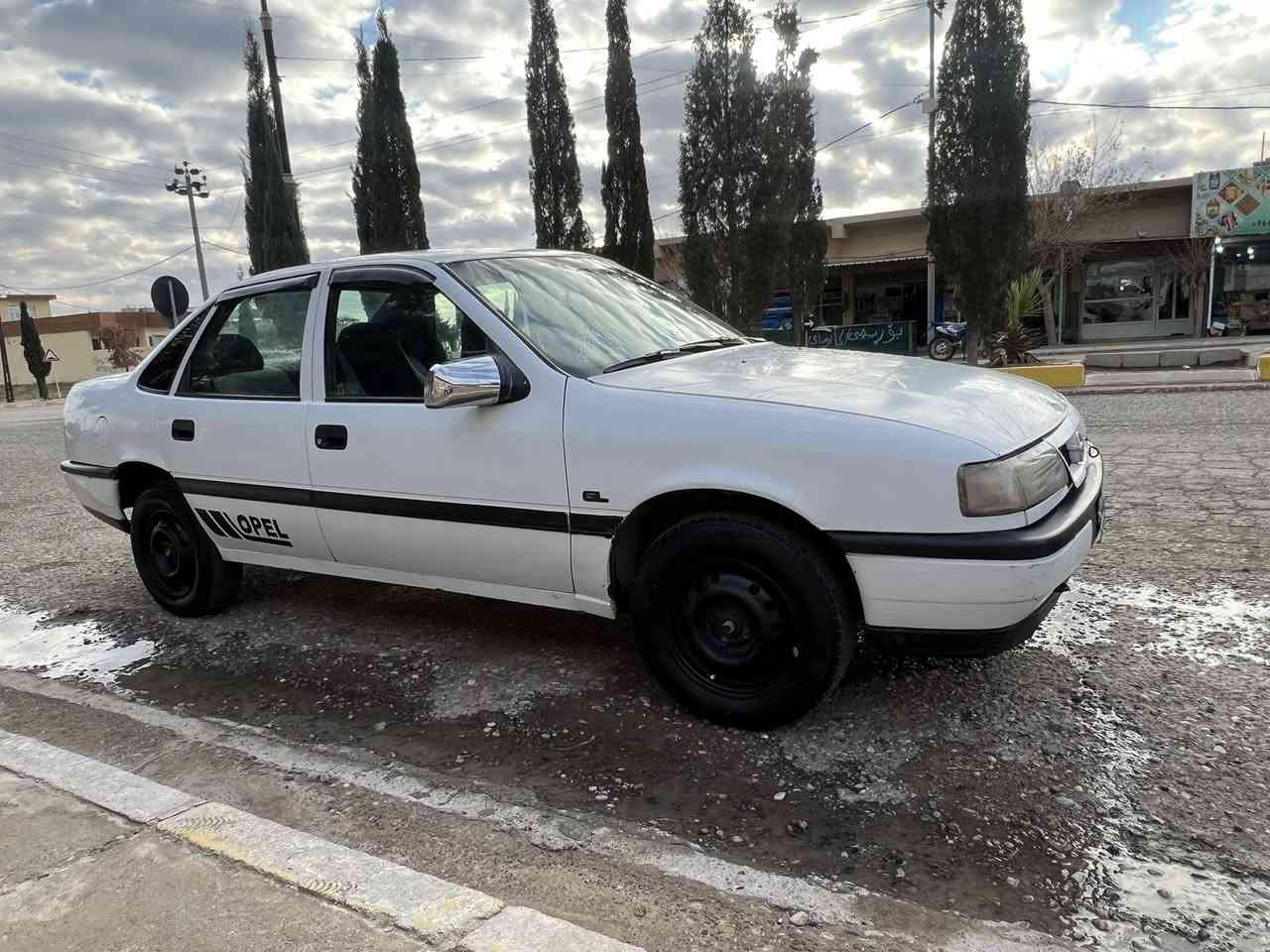 ئۆپڵ ڤیکترا مۆدیل١٩٩٢ مەکینە ١٦قایش پان سەیارەکە جوان و نمونەیە کامل مەسرف کراوە مەکینەو تەقەورەقەی بەشەرت نرخی ٢٥ و معامەلەیەکی کەم ژمارەی مۆبایل:*********** 
شوین :چەمچەمال
