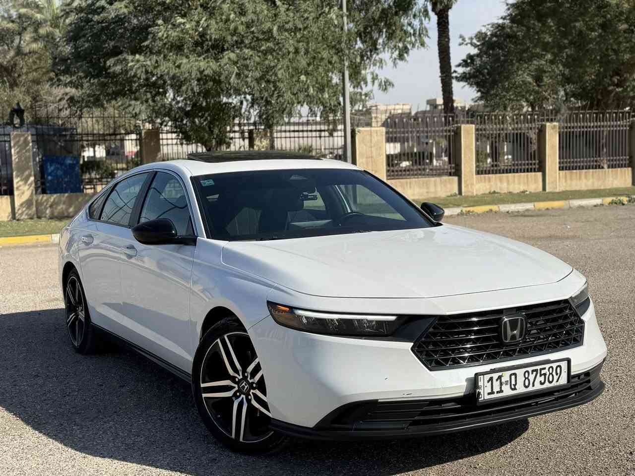 بسم الله الرحمن الرحيم
للبيع
هوندا اكورد 2023 هايبرد سبورت 
مواصفات السبورت معروفه 
السيارة بدون  صبغ 
بدون ايرباك 
حادث جاملغ خلفي فقط وراجع بارد 
ماشية 47 الف 
رقم بغداد بأسمي 
السعر 207 وبيها مجال 
للاستفسار *********** 
بغداد : الاعلام او المنصور
