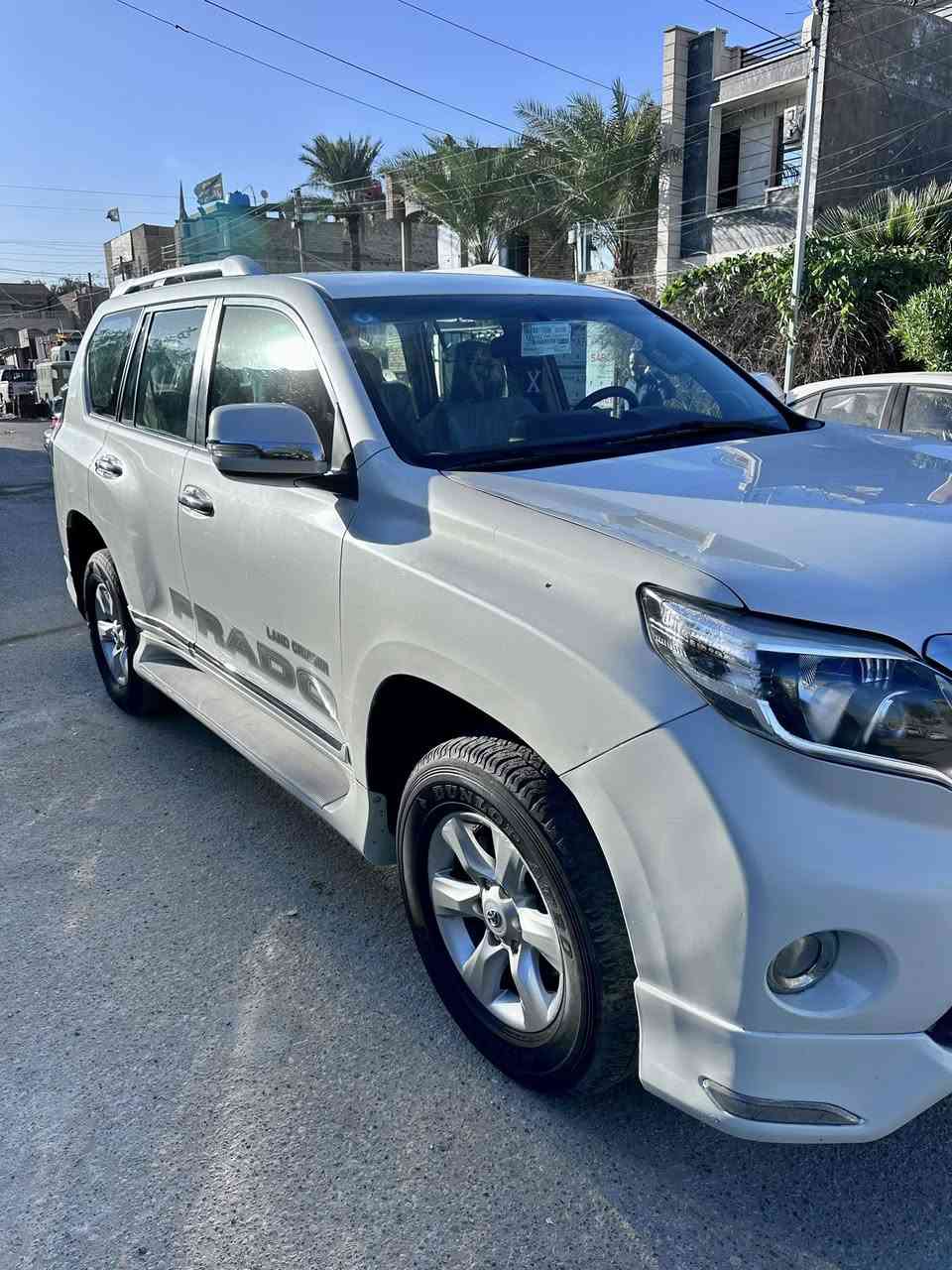 السلام عليكم
السلام عليكم

برادو 2010 كويتي 

تبريد تلث قطع 

سبع راكب فور ويل 

السيارة موصفات ال TXL المرغوب

موصفات مري شفط اشاير بالمري تحكمات استيرن 

مانع انزلاق حساسات خلفية كامرة محيطية 

210$ومبيه مجال بسيط 

***********
