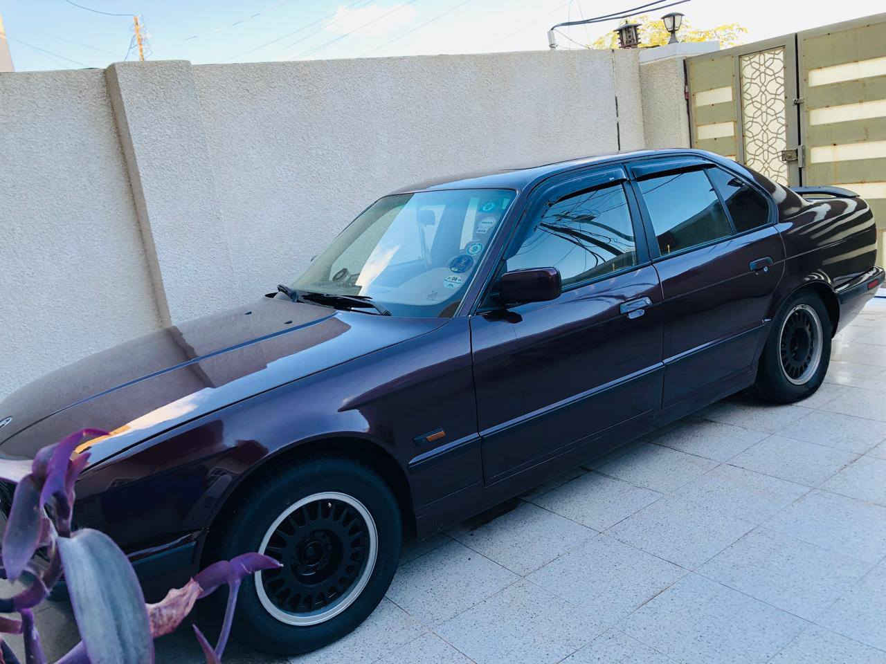 السلام عليكم 
للبيع BMW 535
موديل1991 
محرك 528 شرط 
 گير وضفيره وتبريد صقر 2002 اوتماتيك
مكينه وكير شرط جديد
منظمومة بانزين جديدة
تبريد ثلج. تدفئه شغاله موطورها بالجنطه بس اتشدو 
فتحة سقف (سلايت) 
صدر امامي خلفي جديد 
غرفه داخل جديد مخمل (بيجي)
صبغ عام جماليه 
(ملاحضه) القماره بيها رصات وحاطيلها معجون والمعجون فاطر شرط لا تعبر ماء ولا القماره مضروبه شرط عل فحص 
سياره رقم صلاح الدين دولي جديد(شرط التحويل) 
السعر 54وبيها مجال للشراي  
جميع تفاصيل السياره مذكوره ما يحتاج تسألني شبيها مابيها 
مكان السيارة صلاح الدين تكريت
للاستفسار ***********
