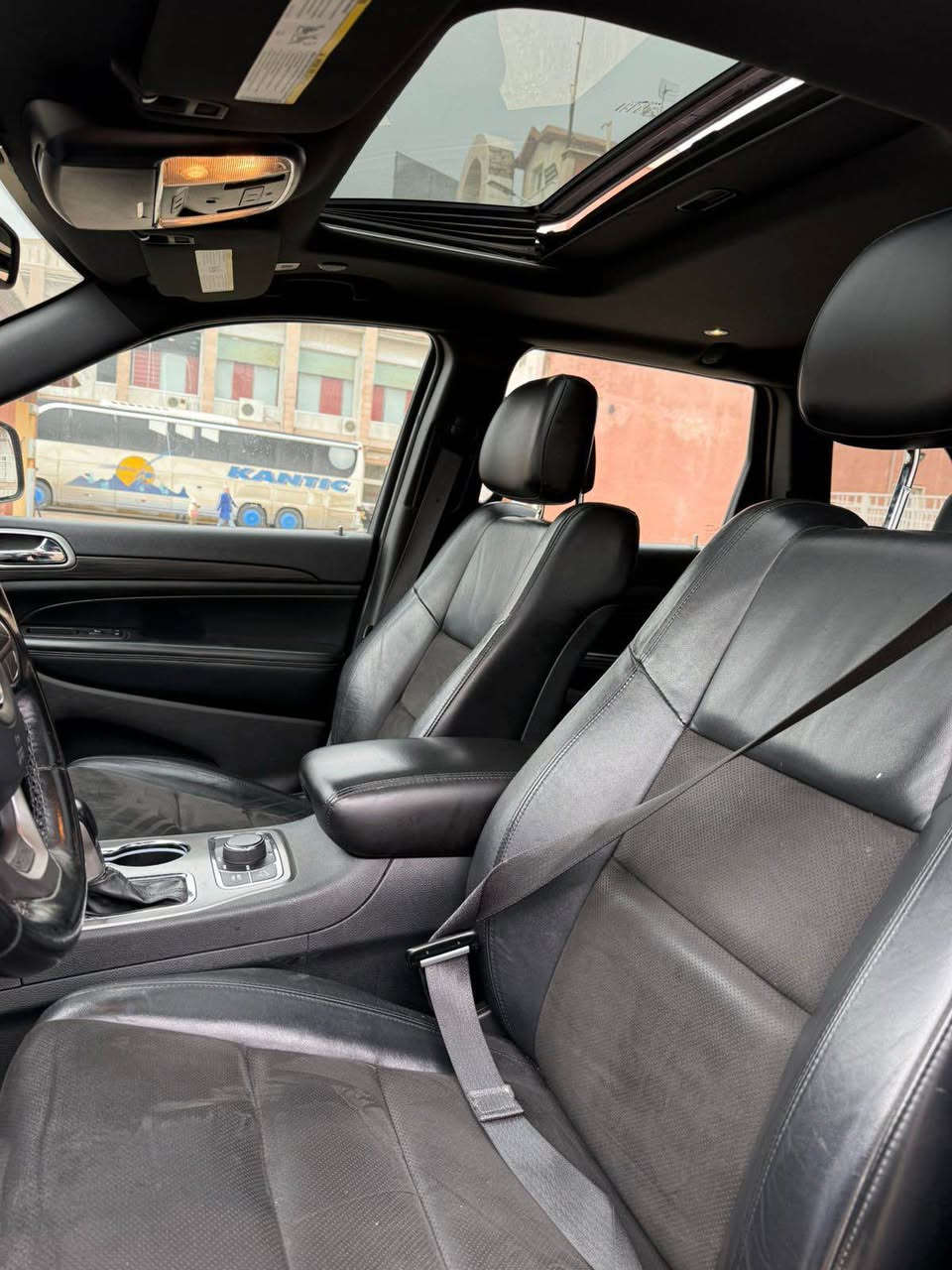 السلام عليكم 
جيب گراند شيروكى موديل : 2020 
السعر :253 ومجال  قليل 
اللوان : اسود 
حجم المحرك : 3.6L (6,سلندر )
 السياره امامى و خلفى كبس بمعنى كلام زيرو 
ملاحظة السيارة : فقط بوند صبغ بدون دواخل راديتر و لايتات بلادى 

كافه الرباگات سليمه 100%✅

المواصفات : فول فول 1/1
فتحه سقف 
‏‎بصمة ابواب
‏‎بصمة تشغيل 
تشغيل عن بعد : Remote Start
‏‎شاشة كبير
هاند بريك بصمة
اوتو هولد :    Auto Hold
اوتو ستارات : Auto Stard 
اوتو ستارات : Auto Stop‎
رادار امامي (تحديد مسار)
‏‎رادار جانبي (نقاط عمياء)
‏‎رادار خلفي (التحذير من الاصطدام)
‏‎حساسات امامي
‏‎حساسات خلفي 
نظام : Eco
نظام : Normal
نظام : Sport
تحكيم ستيرين 
تبريد لمس
تبريد مركزي
لايتات ليد وعدسة زينون 
بكلايتات LED
ويل كروم
وبعد هواية مواصفات…
‏‎تفاصيل اكثر الاتصال علی ارقام التاليه 
اتصل و تدلل 
‏ WhatsApp - Vibir‏‎‏‎‏‎
☎️[***********]

عنوان📍عقره اكر, نينوى
