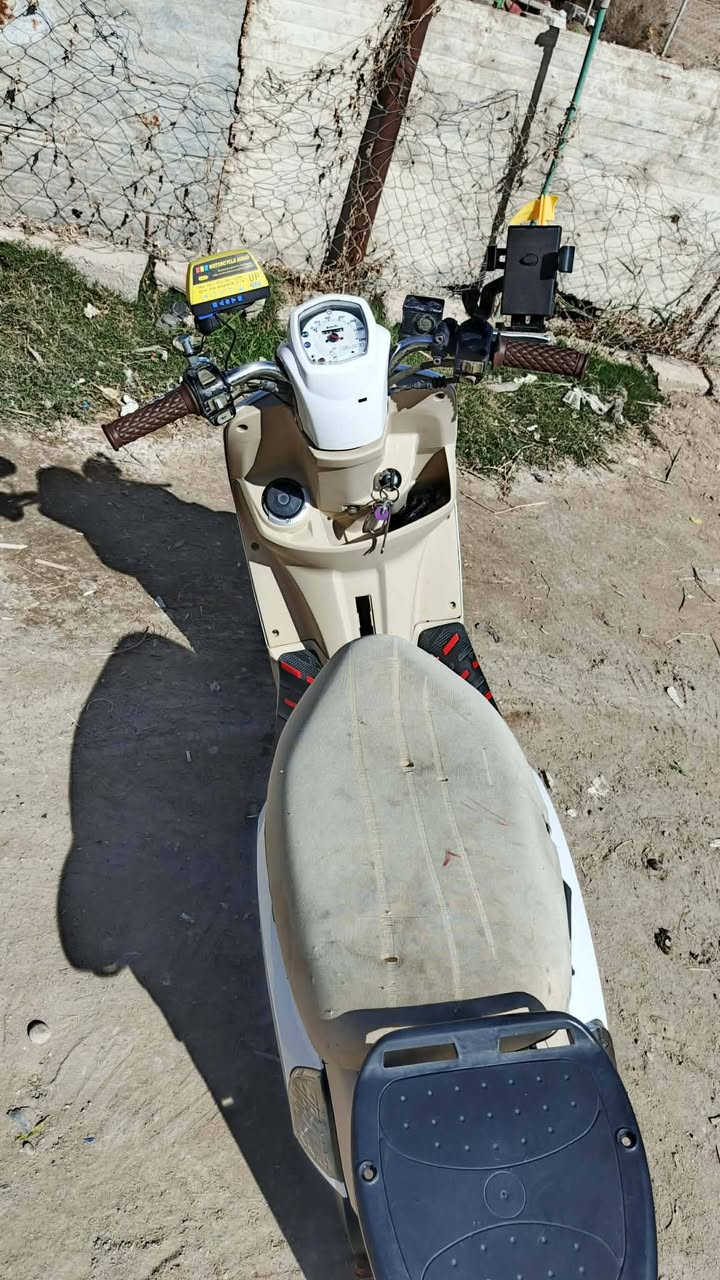 السلام عليكم ماكس بوليس 120 دراجه حلوه تسلفوا هندر كامريتر اتصل على الرقم افهمك اكثر***********
