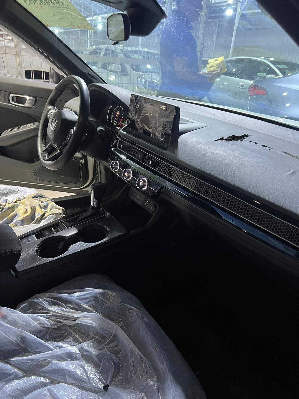 سلام عليكم سياره للبيع هونده سفك موديل 2024 ماشيه الفين وارد أمريكي سياره نضيفه بيه قطعتين تبديل جاملغ وباب سعر سياره 115$ الرقم الهاتف ***********
