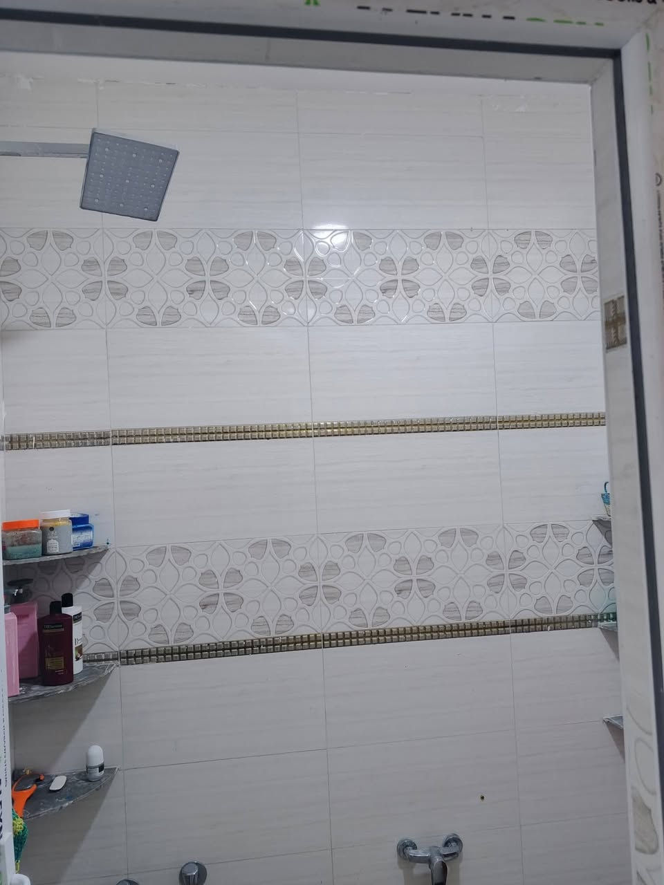 بيت  زراعي  مساحه١٨٠متر غرف نوم    عدد٢  استقبال  صاله صحيات  خارجه وداخليه بناء طابوق صب كونكريت مسلح مكان سديناويه  شارع  سيد سلمان بصف الركن قريب عل تبليط السعر وباقي التفاصيل  اتصل  ***********. بي واتساب
