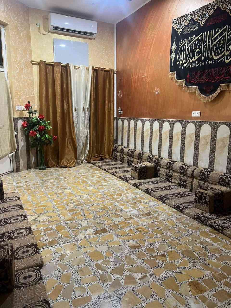 🏚️بيت طابو صرف  للبيع
مساحه 200 متر 
العنوان / قضاء الغراف - حي الشهداء - قرب حسينيه الزهراء 

الطابق الاول يتكون من
 غرفتين موزع  واستقبال للنساء استقبال رجال ومطبخ وصحيات داخليه وصيحات خارجيه وكراج 

الطابق الثاني يتكون من
غرفتين وا صاله كبيره مجمع صحي 
نواقص في الطابق الثاني بياض مع ارضيه غير مسكون جديد

⁉️ معلومات عن البيت
1️⃣  سقف البيت  كونكريت  
2️⃣ ارضيه البيت  كاشي 
3️⃣ مطبخ سيراميك جداري 4️⃣ صحيات سيراميك  
5️⃣ البناء طابوق

☎️ للاستفسار اكثر 👇
عل الرقم ***********
