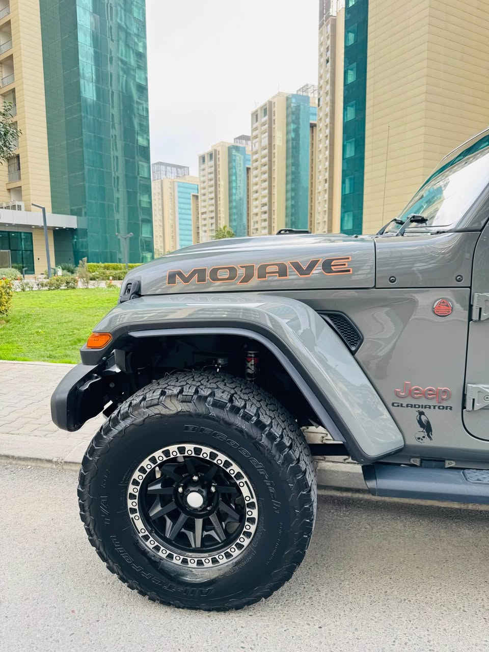 Jeep Gladiator Mojave
مۆدیل 2021 ئەمریکی
مواسەفات ( بەسمە ، شەغال، car play, سقف فایبر کلاس ،  ٤ جام کارەبایی ، شاشە گەورە، ناو قەیسی، کوشین و سوکان هیتەر ، دەبل ئەکسل، تاخم دەبل مارکەی fox , تاخم تایەی جەبەلی ، کامیرە، شەغال، زۆر مواسەفاتی تر...)

بەس بۆنیتی بۆیاخە بێ ژوورەوە
۷٠ هەزار رۆیشتووە
سەنەوی و رەقەم و شتی نوێیە
سعری ۲۹۸ وەرەقەیە و مەعامەلە
لە هەولێرم
٠۷٥٠٦۳٠٠٥٠٥

عربی 
جیب رانکلر موجافى
  مواصفات امریکی
۲٠۲۱
اللون سمنتي مميز
مواصفات ( ٤ جامات کهرباء، بصمة، شاشة کبیر، نظام car play، كاميرة خلفي، كشنات مشمشي، ، كشنات تدفئه، ستيرن تدفئه، سقف فايبر كلاس، تحديد سرعة، تراكشن كونترول، تشغيل عن بعد، فور ویل، بعد هواية مواصفات ..! )

بونیت صبغ
ماشي۷٠ الف
سنوي و هزة و رقم جديد
تحويل و غرامة بشرط
سعر ۲۹۸ ورقة و معاملة 
اربيل

***********
كورك، واتساب أربيل, العراق
