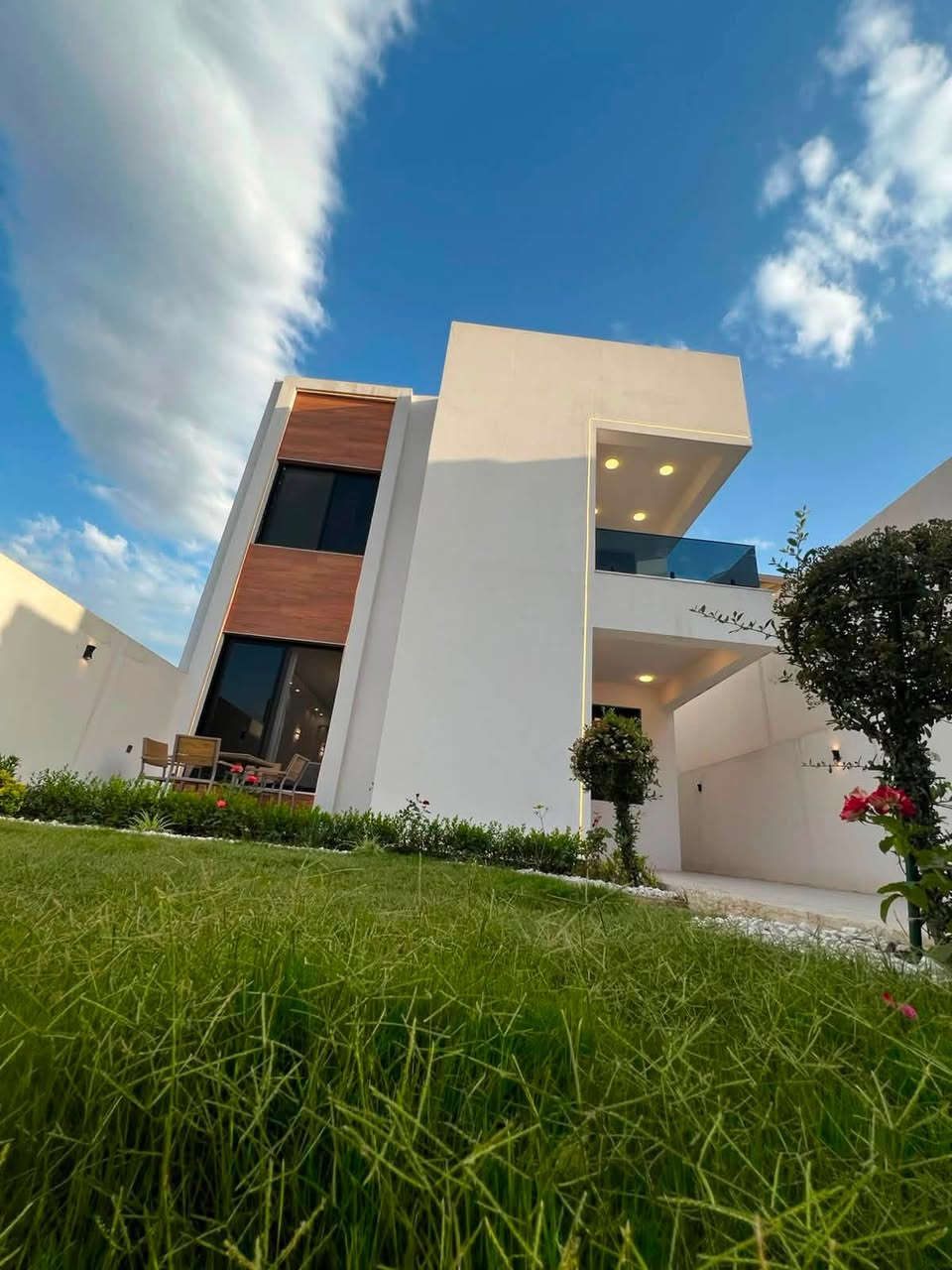 شفتولكم مشروع بي حديقه هل كبر ؟
بس يم المربع الذهبي متوفر
بمساحه ٢٥٠ م
طابقين
والسعر كاش فقط 
تواصل واتساب
***********
