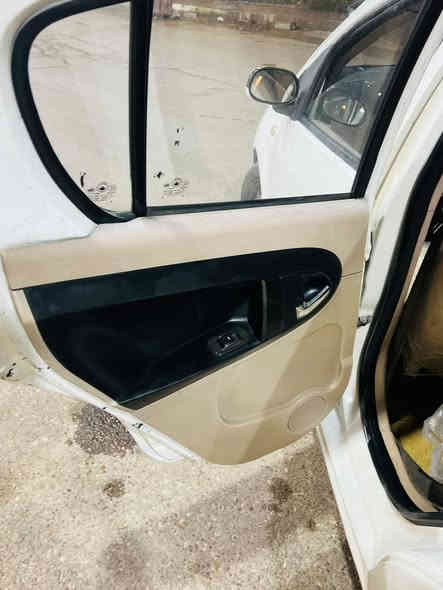 باندا 2013
بيها قطع صبغ متفرقه ابيع حزام
كير مكينه كفاله
تبريد ثلج حديديه جديده
سعر 43 ورقه بيها مجال جداً بسيط
استفسار ***********
