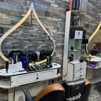 بغداد جسر ديالى اغراض صالون للبيع  مري 2 وميوزة 2 وفاترينا 2  كرسي شير...