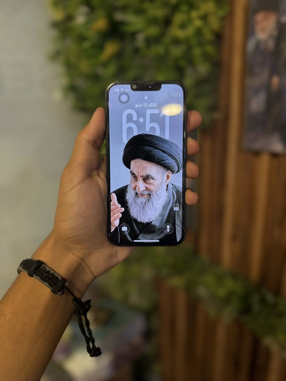 13 عادي 
ذاكره 128 
بطاريه 89 
((جهاز مفتوح تخطي)) ميشغل خط فقط الكترونيه 
الجهاز نضيف ومامفتوح مامبدل بي قطعه وين مايعجبك افحص 
سعر 325 وبي مجال قليل 
ناصريه مركز 
***********
